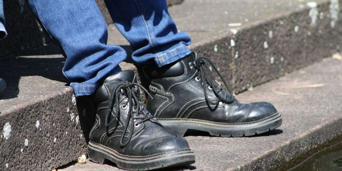 Industrial Protective Footwear Market : Global Industry Trend Analysis and Forecast Upto 2028
