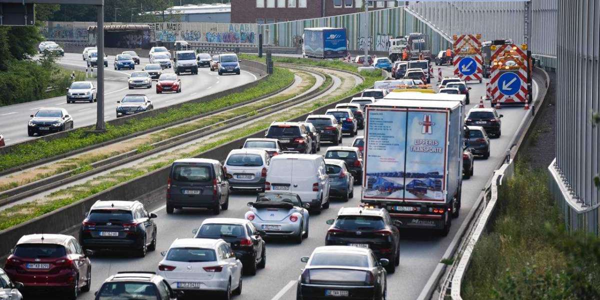 Das Zusammenspiel von Verkehrsregelung und öffentlichem Nahverkehr in Österreich