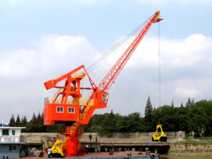 The Central Role of Fixed Cranes in Heavy Lifting Operations