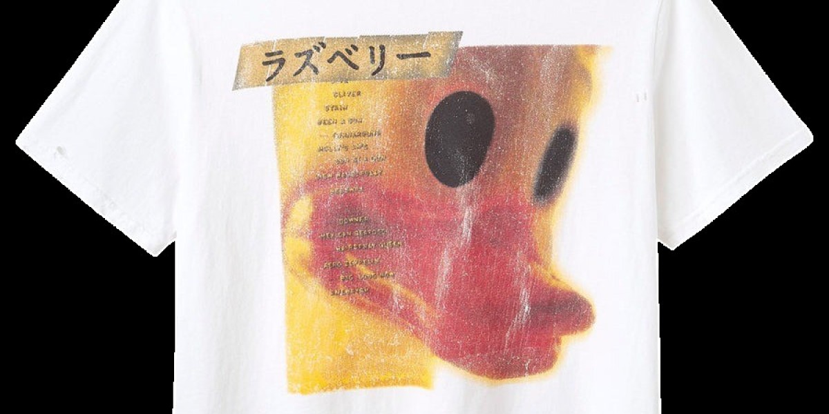 Get Noticed in the Raspberry Hills Hoodie – Streetwear Essential