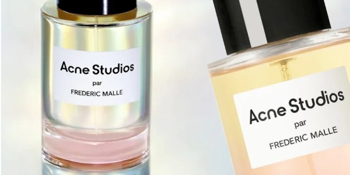 Acne Studios首款香水，揉合冷與柔的香氣美學