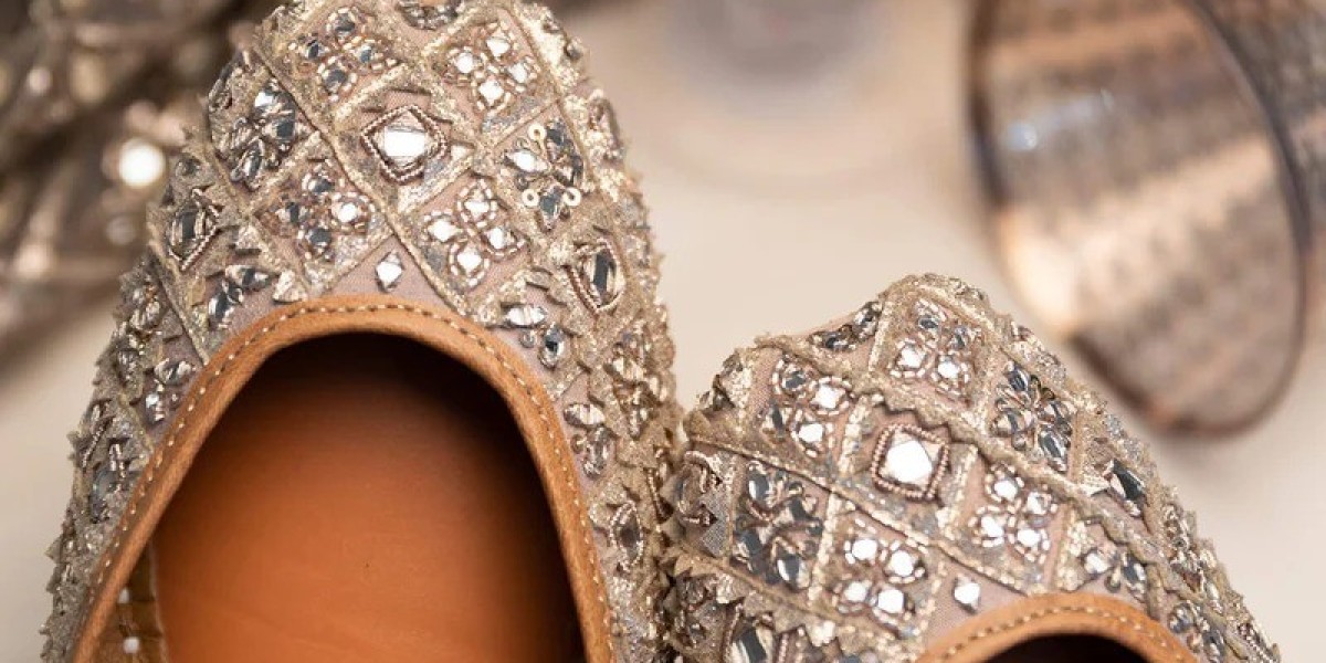 Stylish juttis by Gulbhahar are reviving tradition