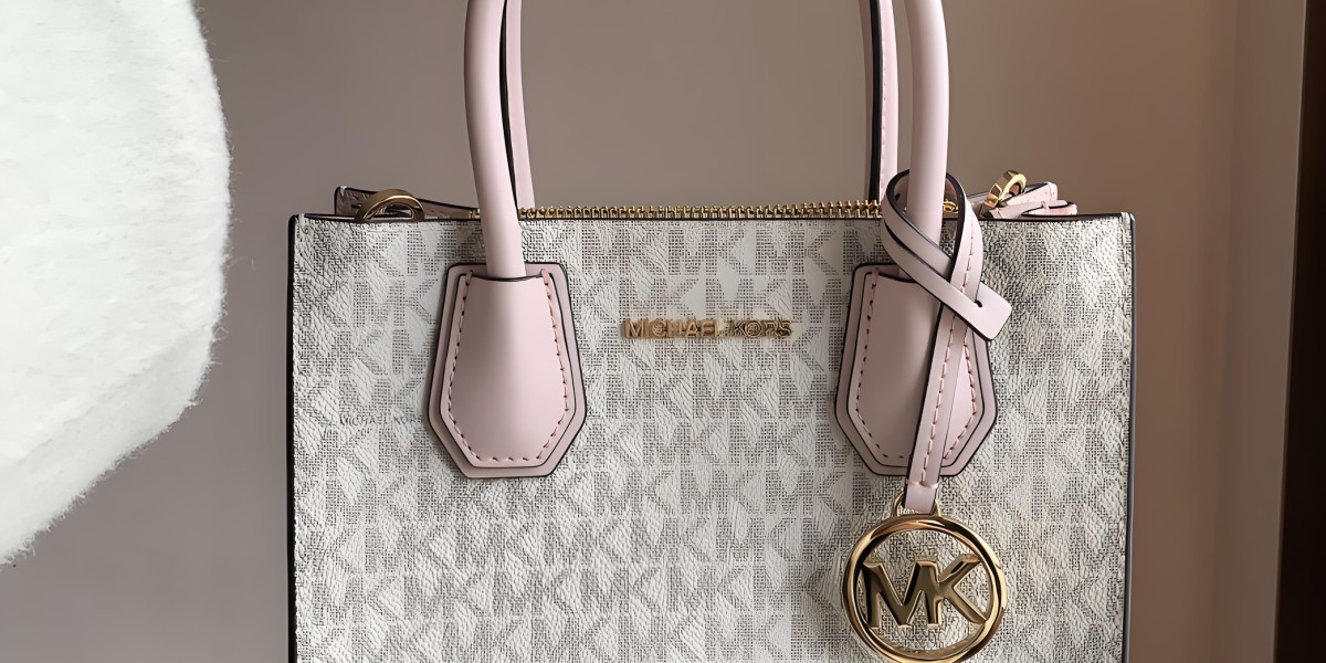 MK 手提包推薦 | 黑色 Michael Kors 風琴包，時髦拿捏住你的風格