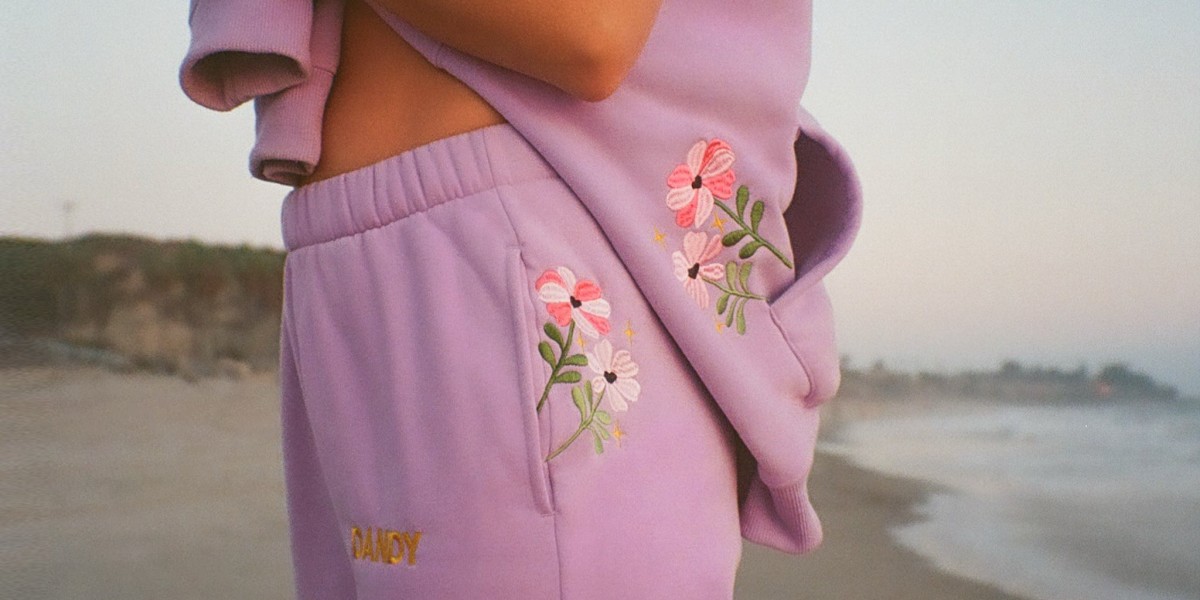 Dandy Worldwide Styles That Pair Perfectly with Pink Palm Puff