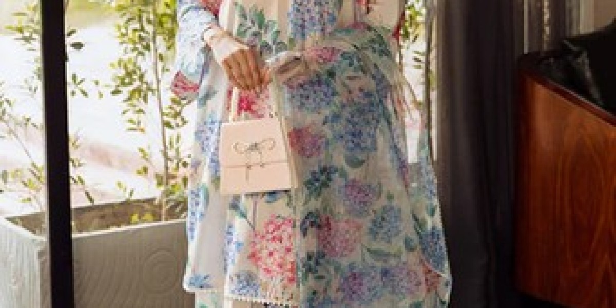 Summer Glow: Top Colors for Pret Wear 2025 Every Woman Needs