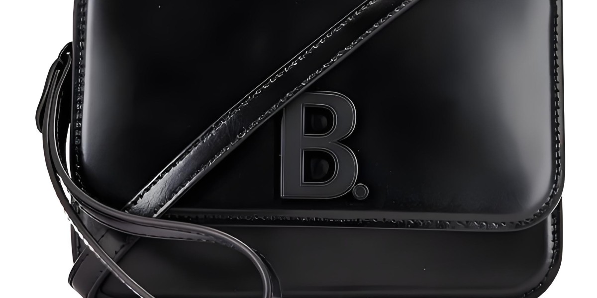 巴黎世家台灣精品攻略｜BALENCIAGA 包包與經典機車包全解析