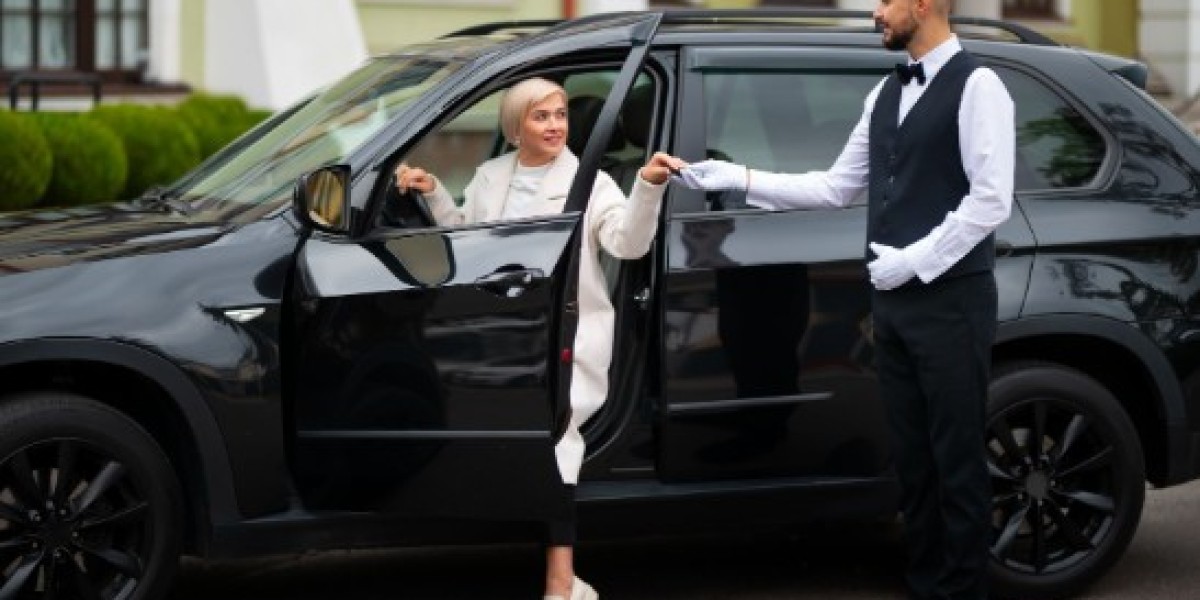 The Convenience Of 24/7 Airport Pickup With Luxury Chauffeur Services In Dubai