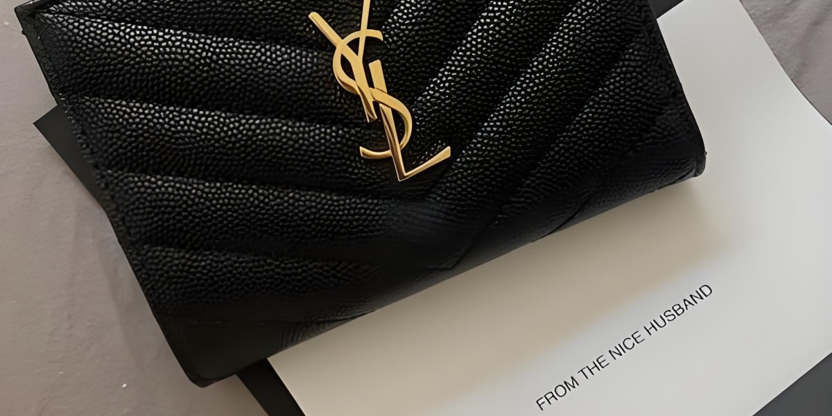 YSL 包與錢包推薦｜官網皮夾、卡夾與 Monogram 長夾全解析