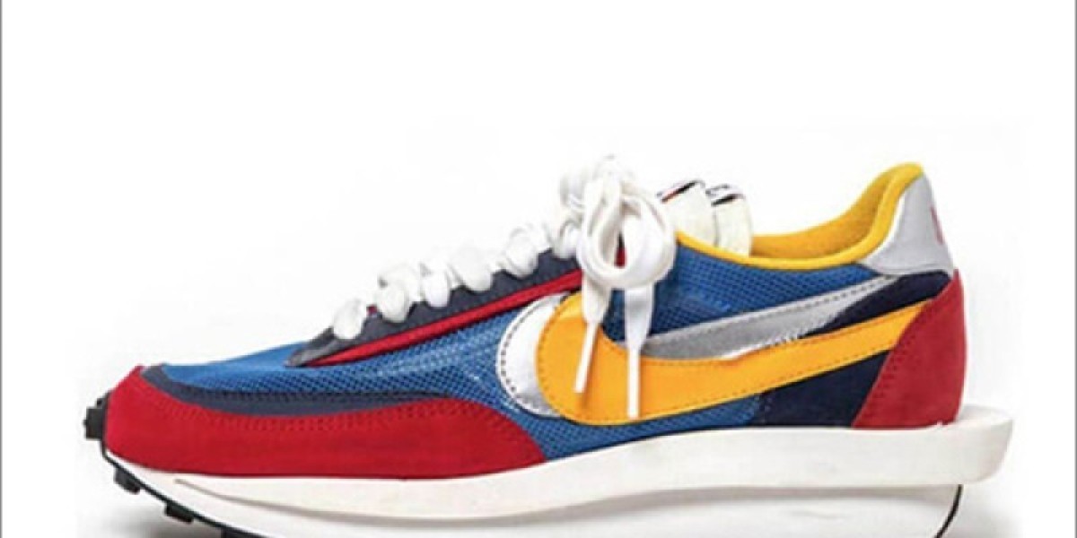 sacai x Nike LDWaffle｜華夫馬拉松解構設計的時尚與經典