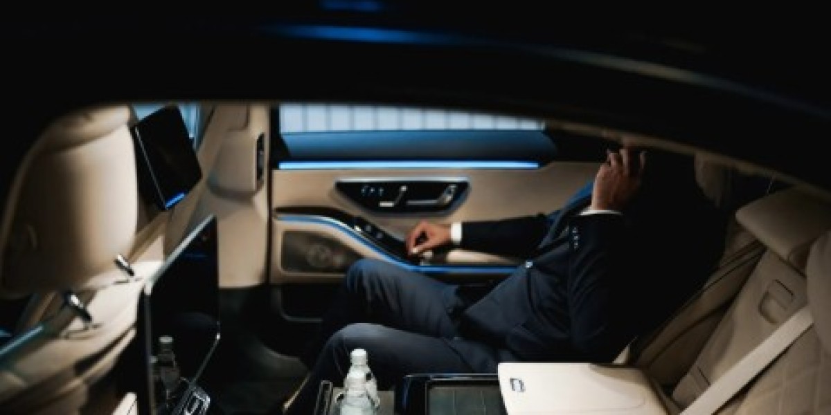 Safety and Comfort Advantages of a Private Chauffeur Service in Dubai