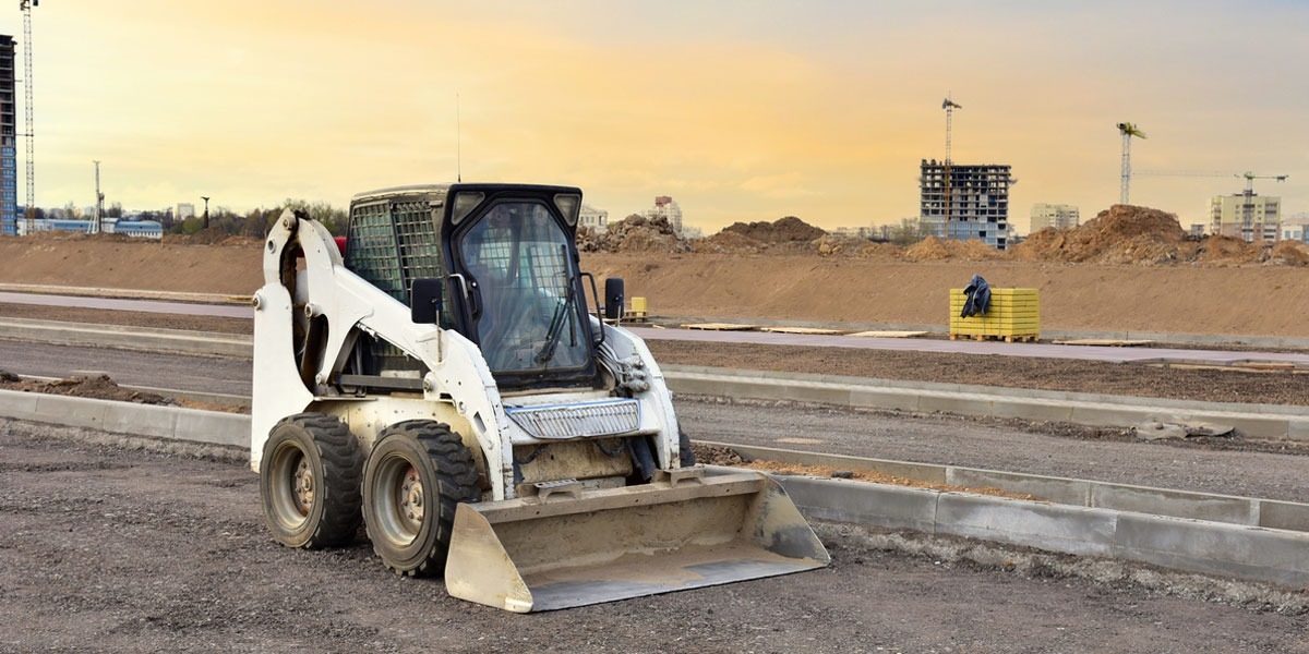 How are skid steer loaders playing a key role in Dubai's construction and landscaping projects?
