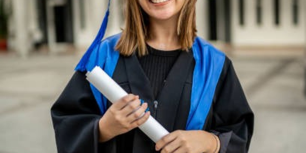 The Importance of Wearing a Gown at Your Commencement