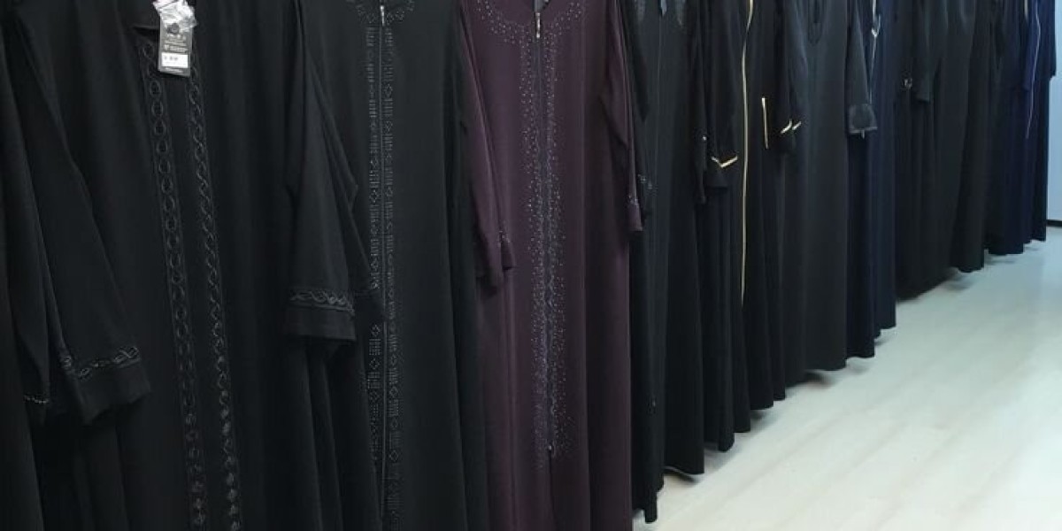 Abaya Online in Dubai – Elegant Modesty at Your Fingertips