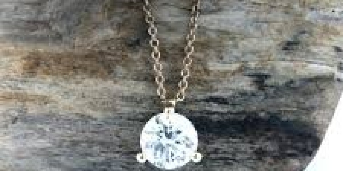 Timeless Elegance: The Allure of a Pendant Necklace with Diamond