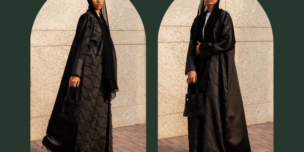 Minimal Off-White Abayas | Elegant Modest Style Guide