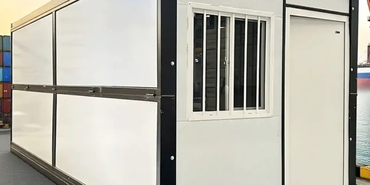 Living in a Fold House: Tips for Minimalist Lifestyle