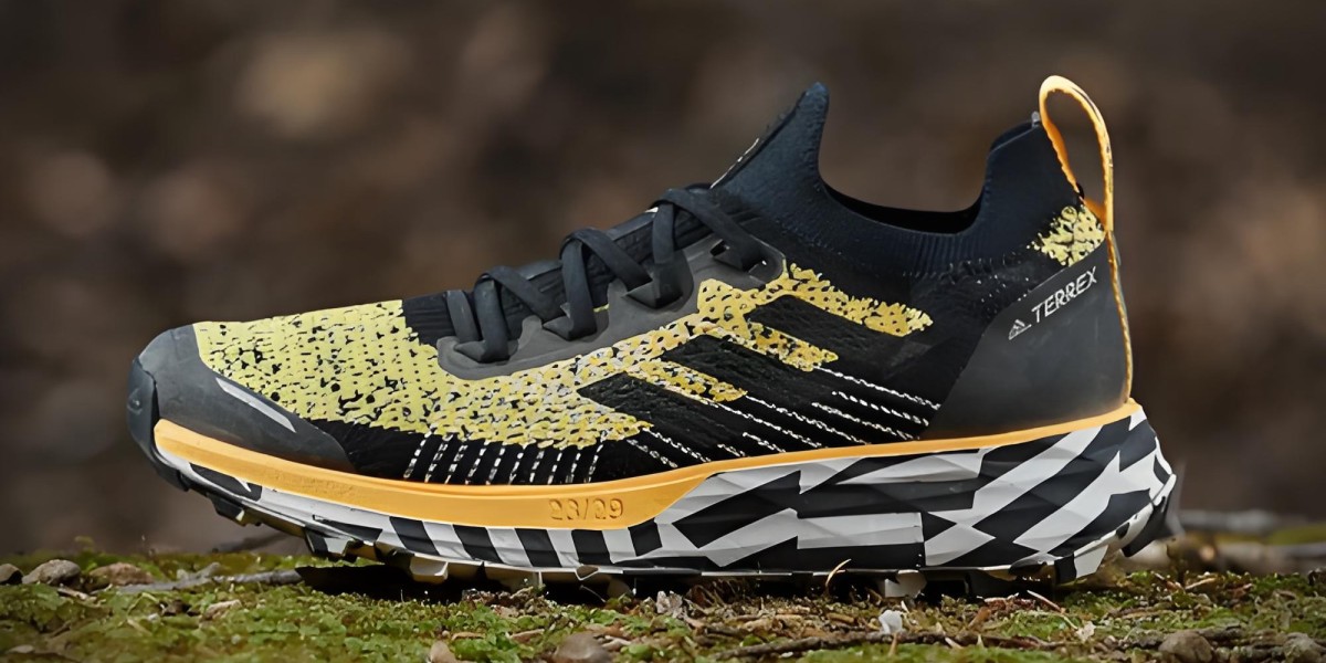 คลิกเดียวจบ! สนีกเกอร์ไอคอนที่ต้องมีตอนนี้