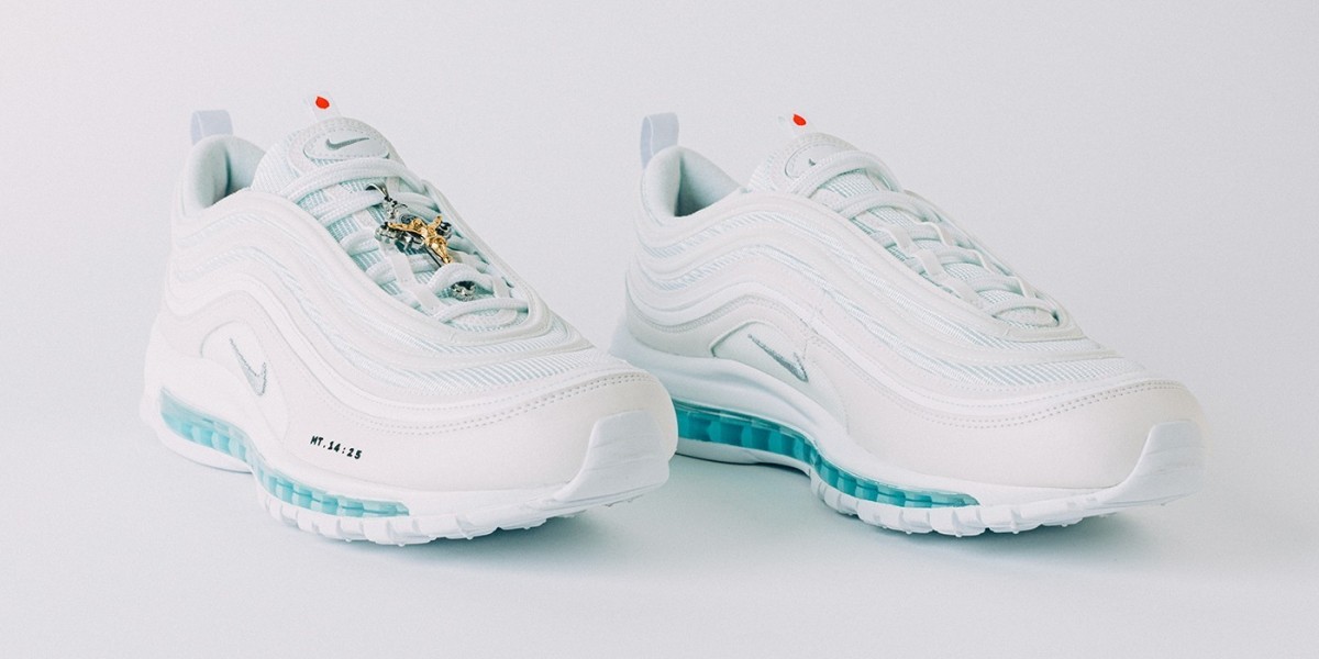 สนีกเกอร์ไฮเอนด์ Nike และ Adidas สำหรับสายสปอร์ต