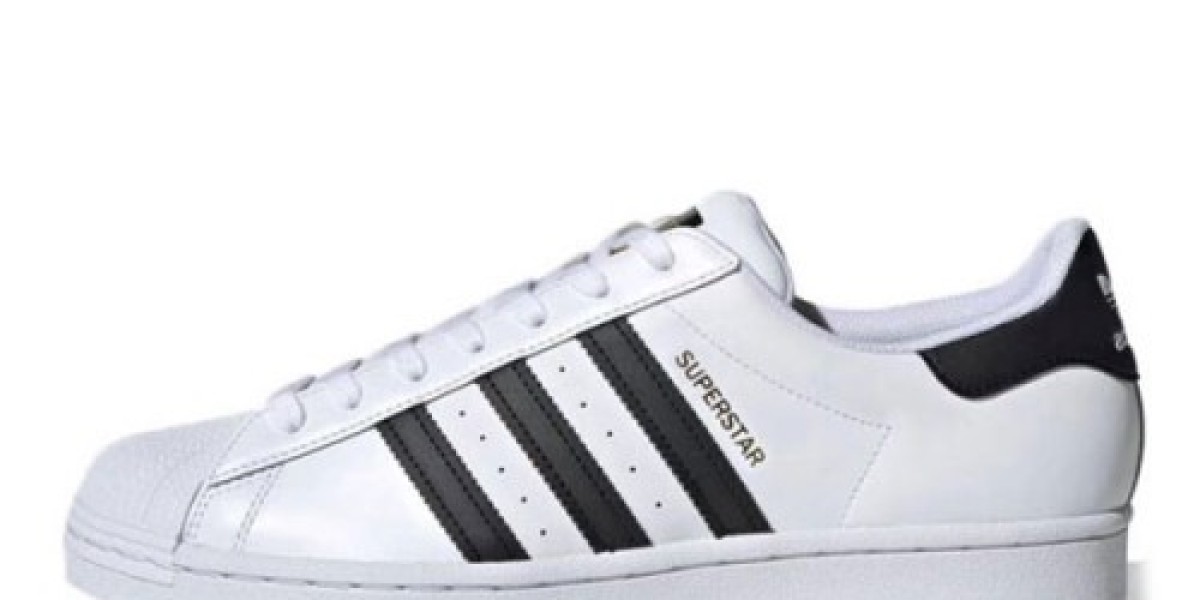 เทรนด์สนีกเกอร์ยอดฮิต เลือกคู่ไหนดี?