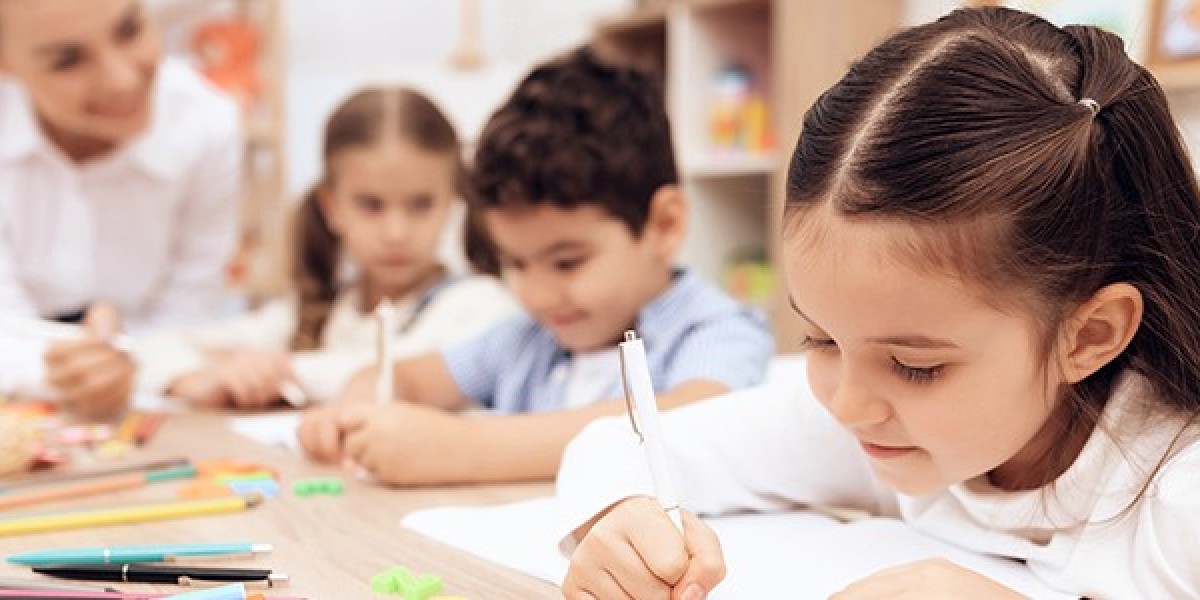 THE TRANSFORMATIVE JOURNEY OF MODERN EDUCATION AND THE ROLE OF ENGLISH LANGUAGE IN SHAPING GLOBAL KNOWLEDGE SOCIETIES