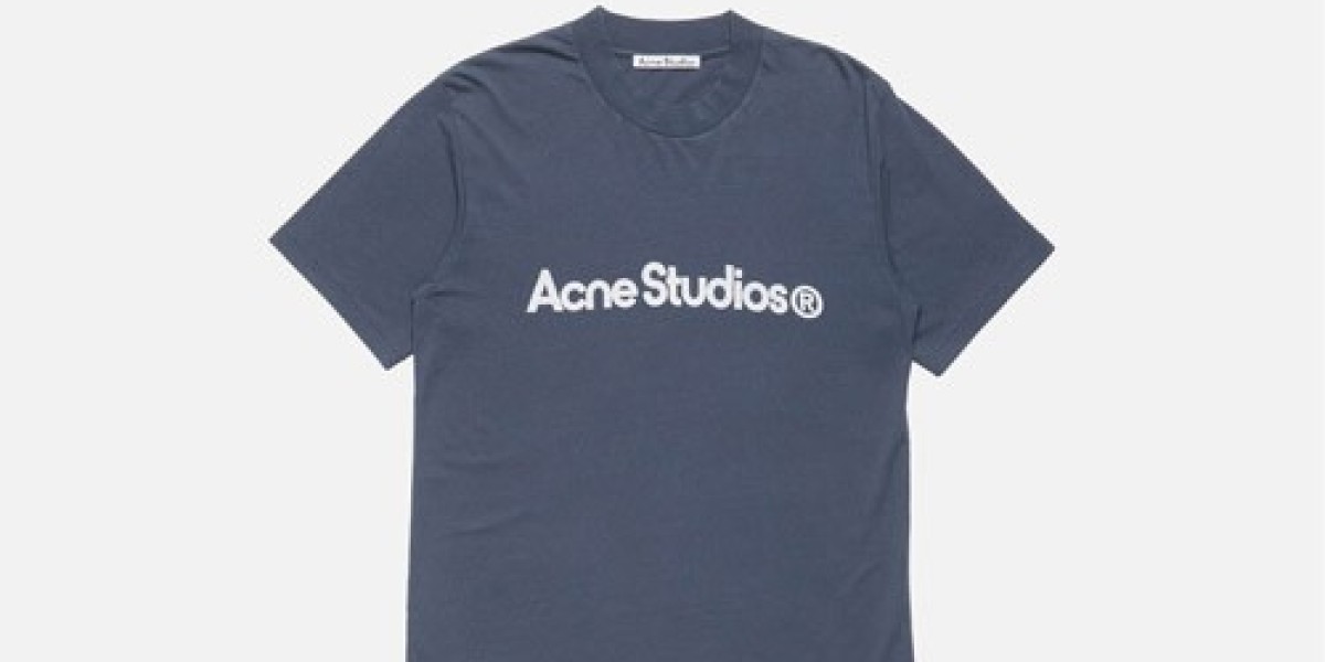 How to Choose an Oversized Acne Studios T-Shirt